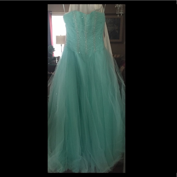 Women’s Formal Beaded and Tulle Mint Gown - Picture 4 of 5